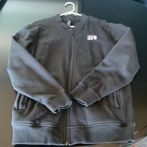 Mountain Hardwear zipper sweat shirt. No smoking, no pets. Rarely worn.